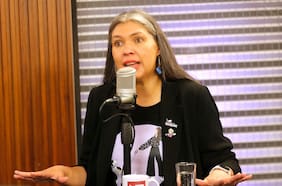 Desde la Redacción 24 de octubre | Bárbara Figueroa remarca distancia de Jara con gobierno y Américo relata detalles de su vida y obra
