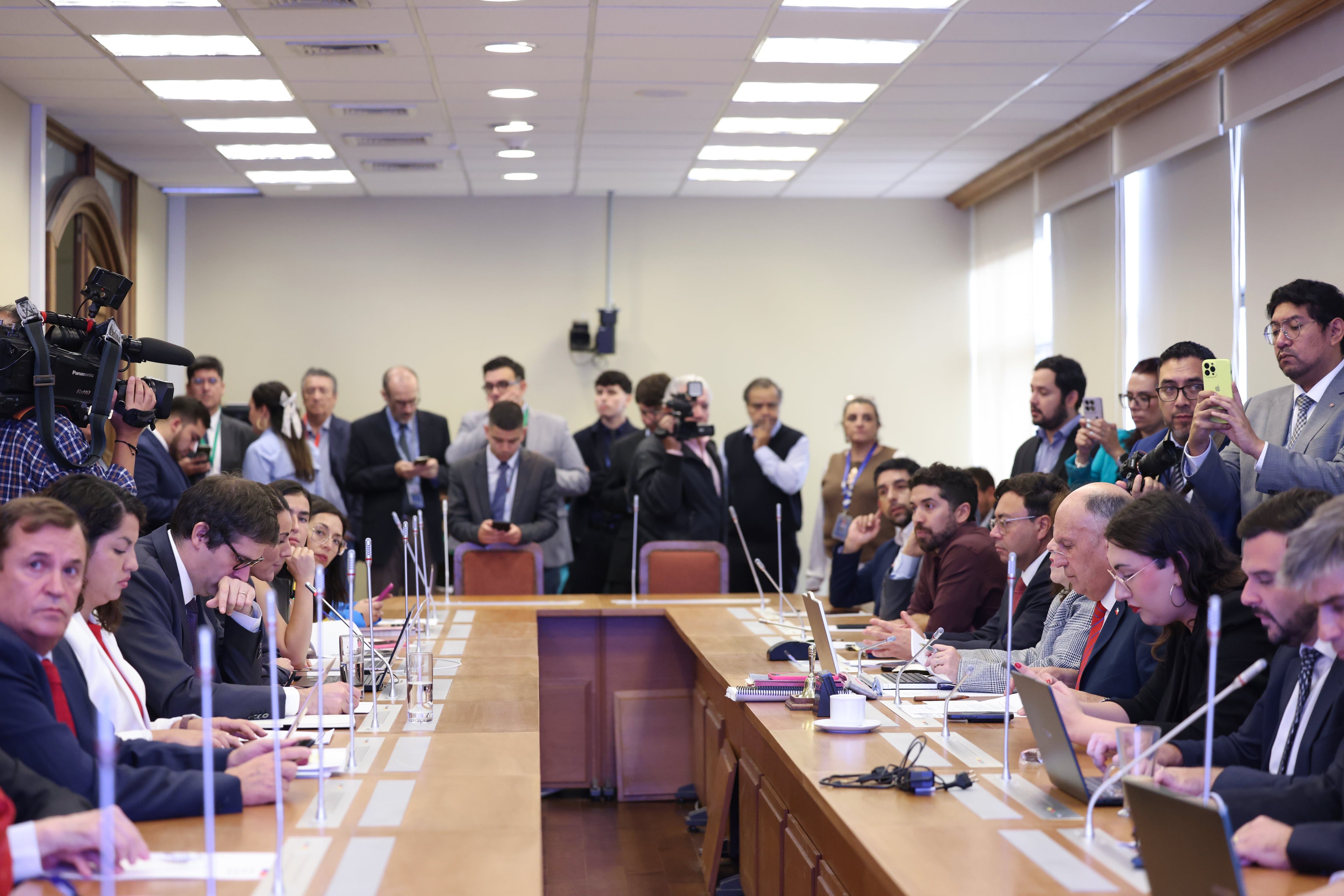 Universidades bajo la lupa: Gobierno evalúa ampliar "Escuelas Protegidas