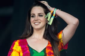 “Una mujer me arrojó un libro sobre feminismo a la cara”: Lana Del Rey revive los duros episodios y críticas que recibió en sus inicios