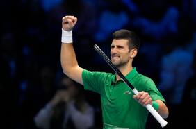 Djokovic se impone con solidez en su estreno en las Finales de la ATP y deja a Tsitsipas sin opciones de ser número uno