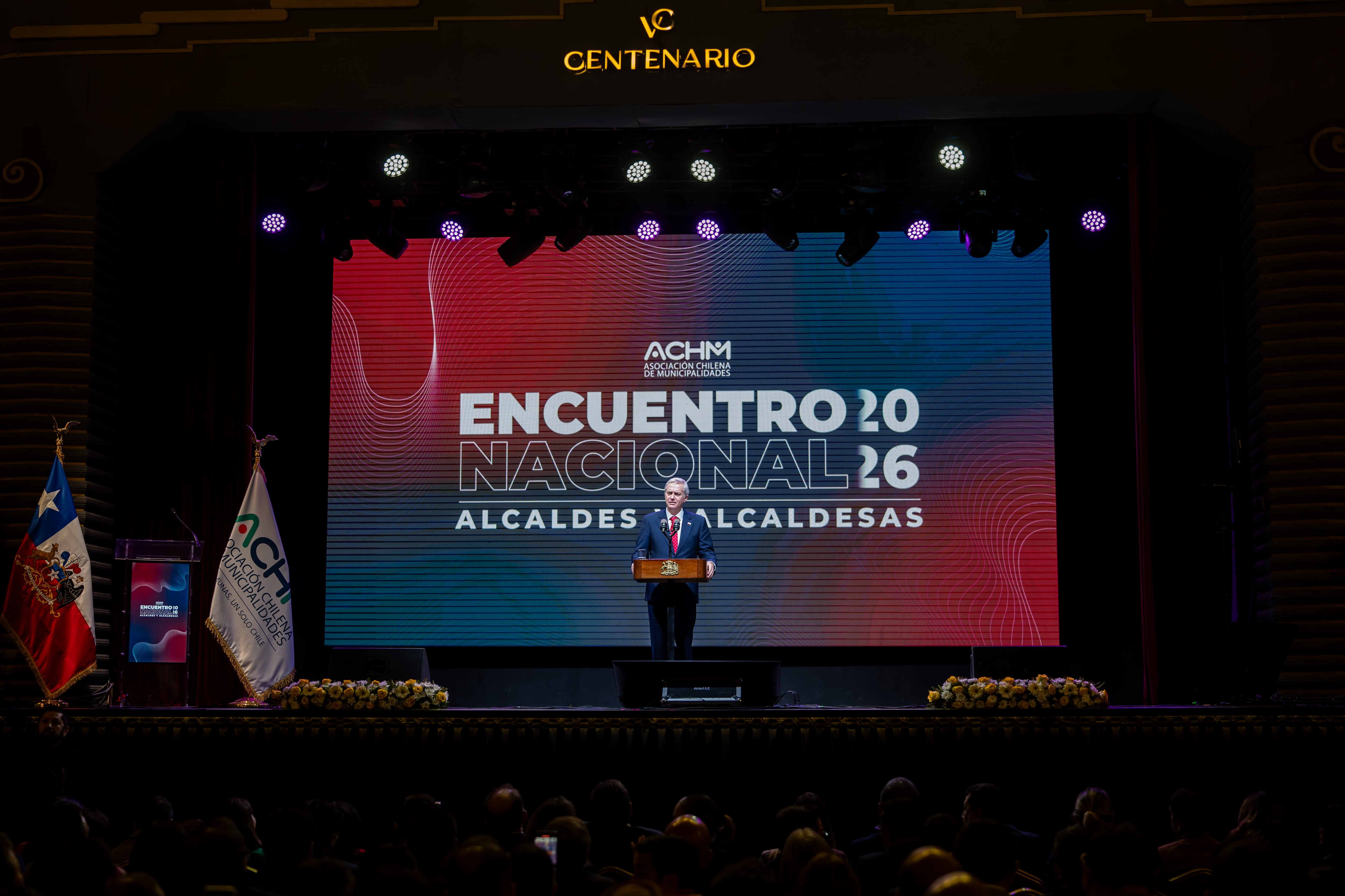Kast hace frente a la arremetida municipal por contribuciones y alcalde Toledo protagoniza impasse con el Presidente
