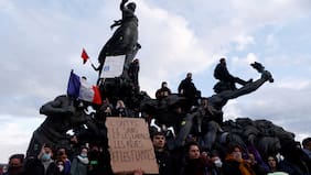 Las razones de los diputados franceses para suspender la controvertida reforma de pensiones de Macron