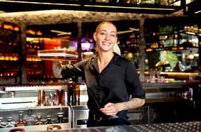 Prima Bar: vinilos y cócteles en el primer listening bar de Chile