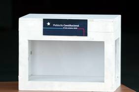 En medio de cuenta regresiva para total despacho del proyecto, Senado suspende votación de financiamiento de campañas en plebiscito tras solicitud de comité de RN