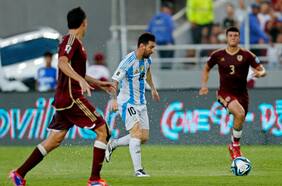 Argentina le da una mano a la Roja y le quita puntos a Venezuela en el regreso de Lionel Messi