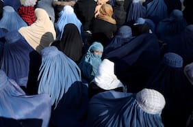 Cómo son las cuestionadas escuelas religiosas para niñas que los talibanes expanden en Afganistán