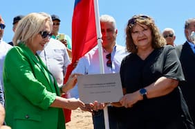 A 14 años del rescate de los 33: instalan bandera n°34 en Mina San José en memoria de expresidente Piñera