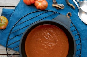 Crema de pimientos y callampas secas