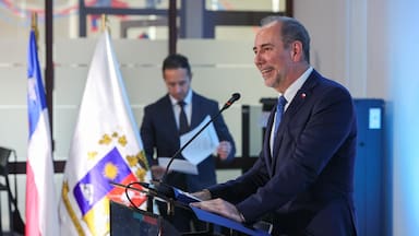 De Grange promete seguir impulsando la electromovilidad en cuenta pública del MTT y expertos cuestionan sus anuncios