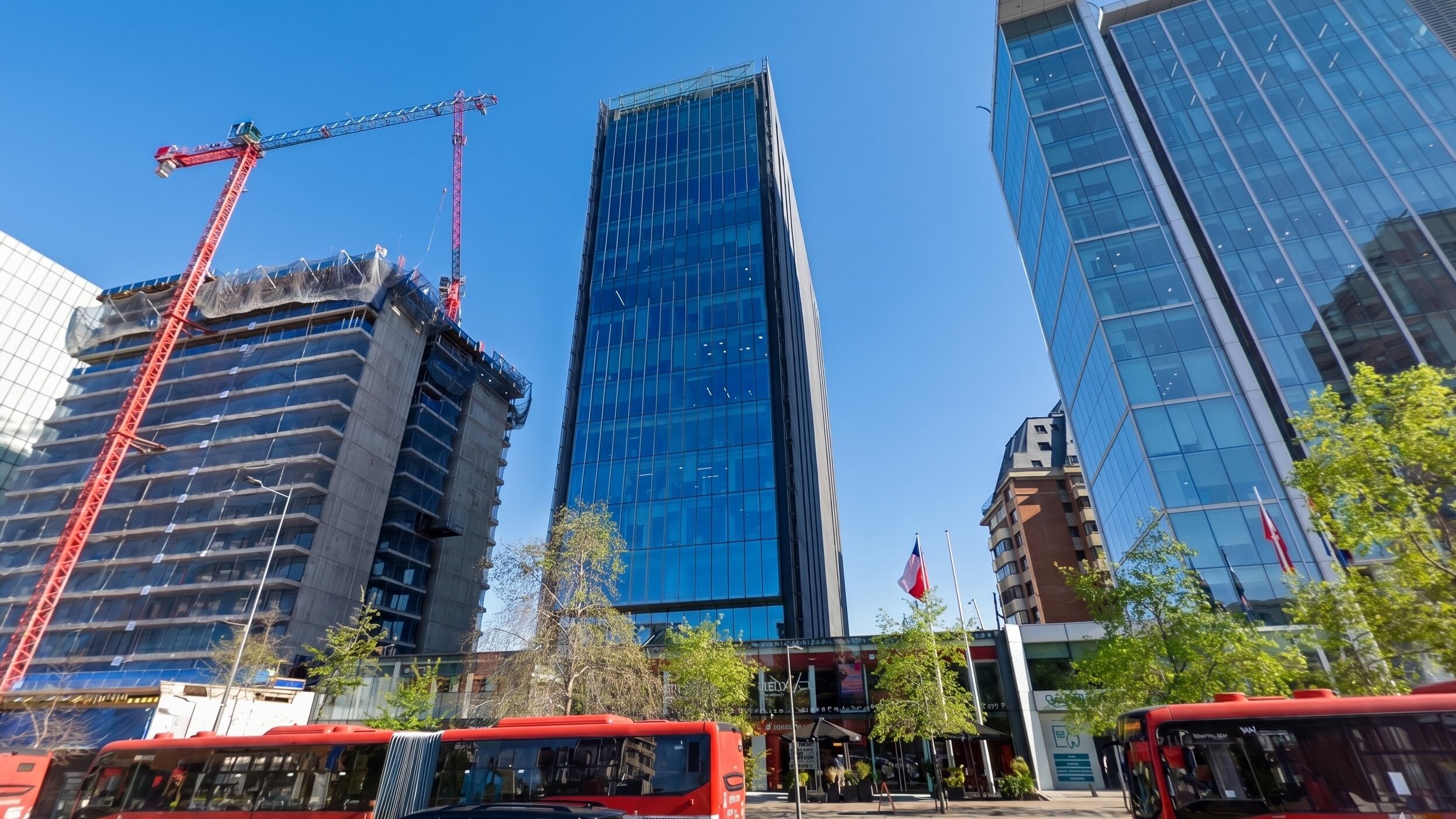 Grupo Patio vende a fondo administrado por Invinsa su edificio de oficinas en Apoquindo