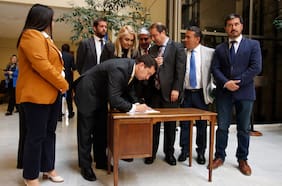 Oposición presenta acusación constitucional contra exministro Pardow