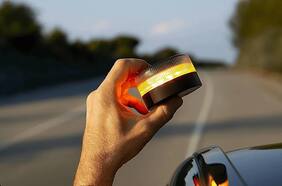 España dice adiós a los triángulos y le da la bienvenida a las balizas