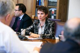 Ley de usurpaciones: Tohá se enreda en explicaciones por tomas “pacíficas” y la derecha endurece tono contra el gobierno por manejo en seguridad