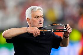 José Mourinho lanzó al público su medalla de subcampeón de la Europa League: “Las de plata no las quiero”