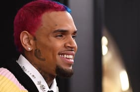 Chris Brown queda en libertad bajo fianza tras presunta agresión en un club nocturno de Londres