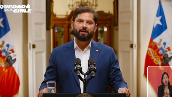 “Me voy con la frente en alto y las manos limpias”: Boric se despide en su última cadena nacional abordando sus principales logros y errores