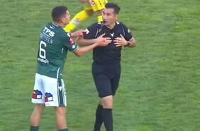 Primera B: Árbitro pierde las tarjetas cuando iba a amonestar a un futbolista de Santiago Wanderers