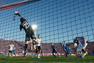 La U y Colo Colo disputan en Superclásico del fútbol chileno
