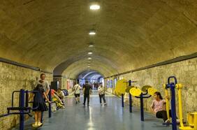 Ante temperaturas récord en China: habilitan refugios antiaéreos para escapar de ola de calor