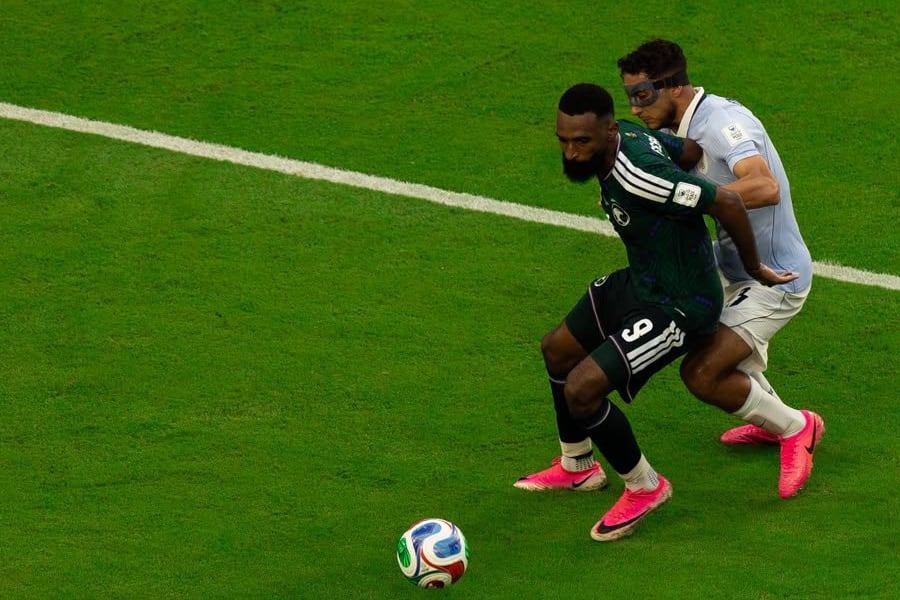 Bielsa no puede festejar en su regreso al Mundial: Arabia Saudita le arranca un amargo empate a Uruguay en su estreno