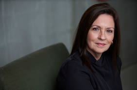 Jefa de ficción para Latinoamérica de Warner Bros. Discovery: “La inteligencia artificial es muy importante, pero no es posible que un robot te dé una historia”