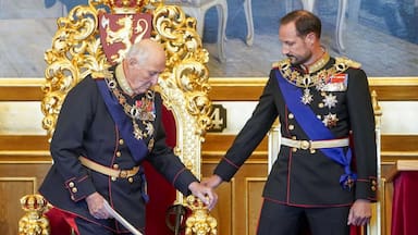 El complejo escenario en que asume Haakon VIII, el nuevo rey de Noruega