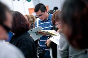 Tasa de desocupación en el Gran Santiago baja 1,3 puntos y se crean 230 mil empleos