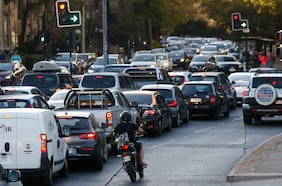 Con 24 trenes extras del Metro y 250 mil vehículos adicionales: así se prepara Santiago para el “superlunes”