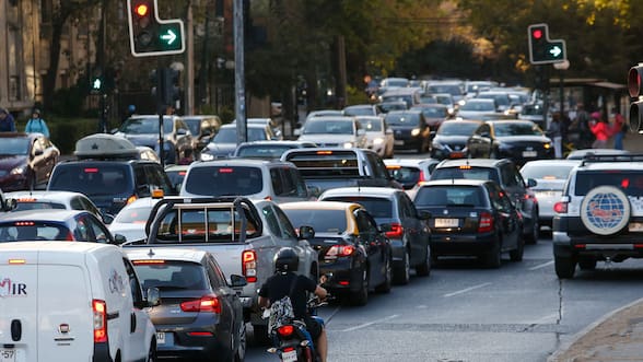 Con 24 trenes extras del Metro y 250 mil vehículos adicionales: así se prepara Santiago para el “superlunes”