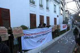 Secundarios marginan a Micco de las negociaciones y dejan en manos del gobierno el futuro de la toma de la sede del INDH