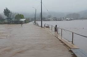 Declaran alerta roja en Arauco por desborde del río Pichilo