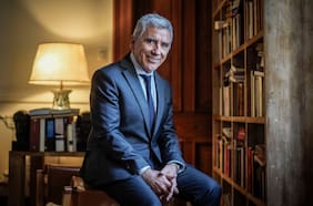 Carlos Peña: “El poder político quiere siempre refugiarse en la esfera del secreto. Y la labor del periodismo es impedir que eso ocurra”