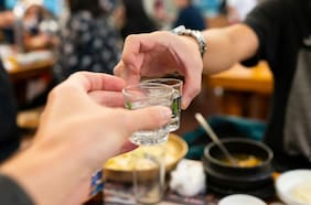 El neurocientífico Richard Restak revela a qué edad deberías dejar de tomar alcohol