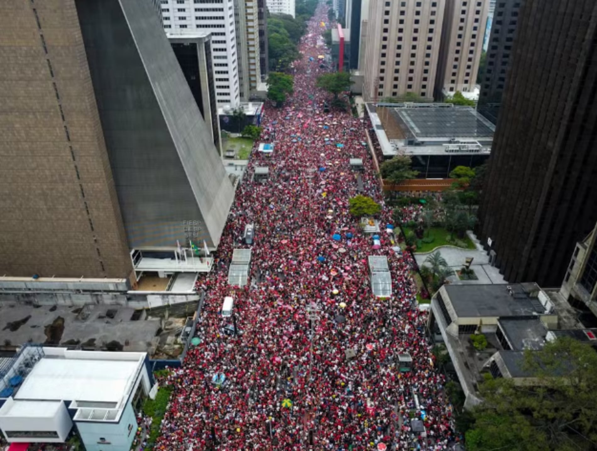 “Este país no puede perder la democracia”: Lula congrega a cerca de un millón de seguidores en Sao Paulo