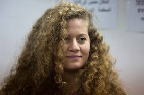 Israel añade a 50 palestinas, entre ellas Ahed Tamimi, a la lista de posibles excarcelaciones por el acuerdo con Hamas