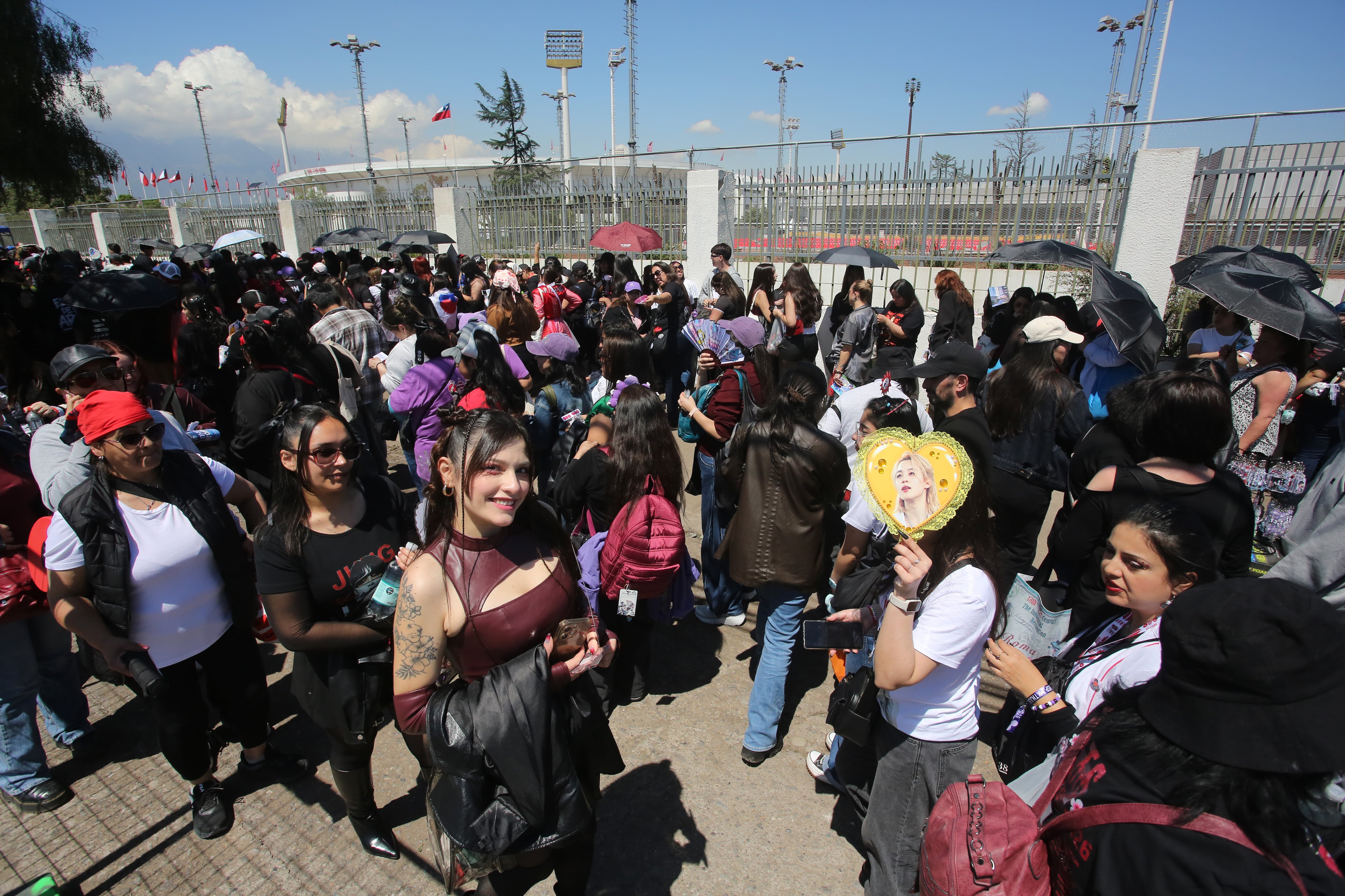 Carabineros reporta 15 detenidos por estafa y más de dos mil controles durante conciertos de BTS en el Estadio Nacional