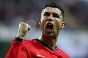Cristiano Ronaldo celebra su nueva marca a nivel mundial con un doblete en Portugal