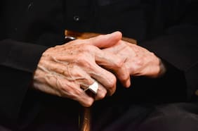 A qué edad se deja de ser joven, según un estudio