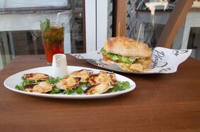 Playero, el bar santiaguino donde podrás tomar cocteles con los pies en la arena