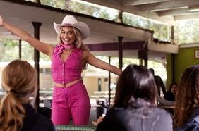 La Academia considera que no es un guion original: ¿por qué Barbie competirá como guion adaptado en los Oscar?