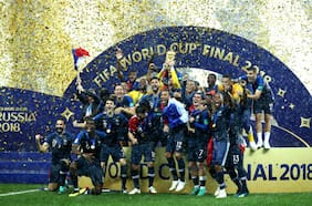 Campeón del mundo con Francia sorprende al subastar los premios de Rusia 2018: “Es mi copa y hago con ella lo que quiera”