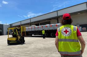 Tonga trata de acelerar la llegada de ayuda humanitaria