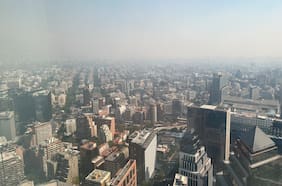 ¿Por qué varias comunas de la Región Metropolitana están cubiertas de humo?