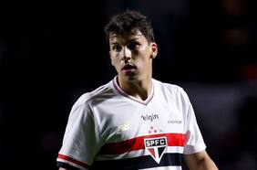 Una jornada para el olvido: Gonzalo Tapia falla un penal en la eliminación de Sao Paulo de la Copa de Brasil