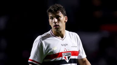 Vuelve a anotar en un clásico: Gonzalo Tapia brilla en la victoria de Sao Paulo ante Santos