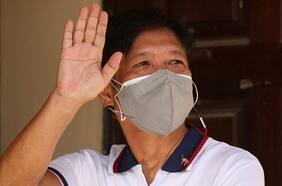 Hijo del difunto dictador filipino Marcos toma una gran ventaja en recuento no oficial de votos