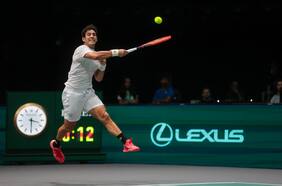 Christian Garin avanza a segunda ronda en Tokio y asegura terminar el año en el top 100