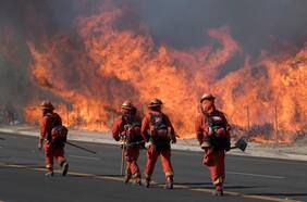 Reos de naranja: los convictos que combaten incendios forestales en California