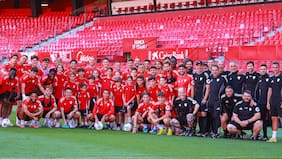 El aplaudido encuentro entre Alexis Sánchez y juveniles del Sevilla