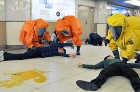 Un ataque con gas sarín en el metro: la crónica de Murakami que ensaya la psique japonesa